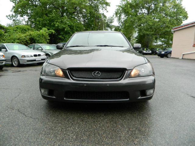 Lexus IS 300 2002 photo 2