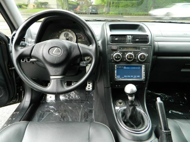 Lexus IS 300 2002 photo 7