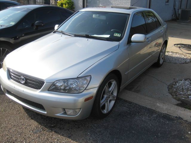 Lexus IS 300 2002 photo 2