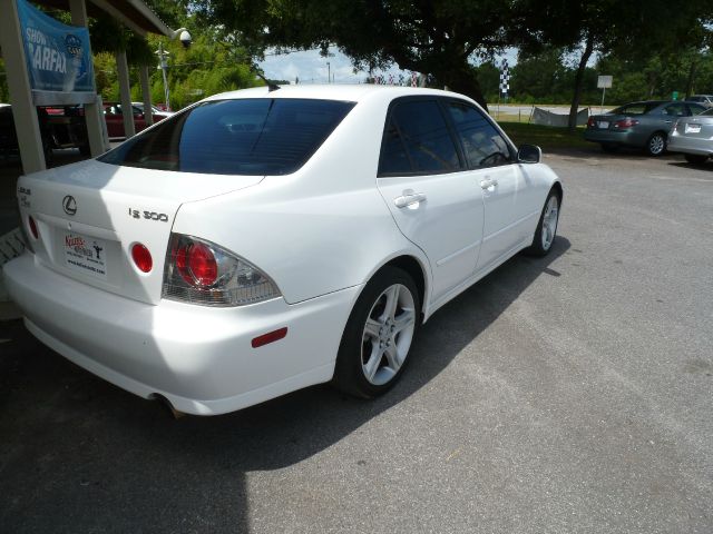 Lexus IS 300 323it Sedan