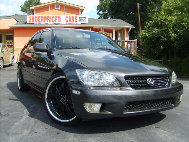 Lexus IS 300 2002 photo 2