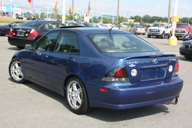 Lexus IS 300 2002 photo 2