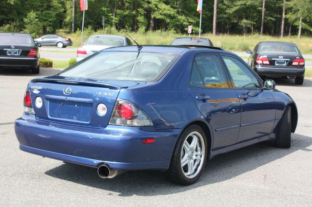 Lexus IS 300 2002 photo 3