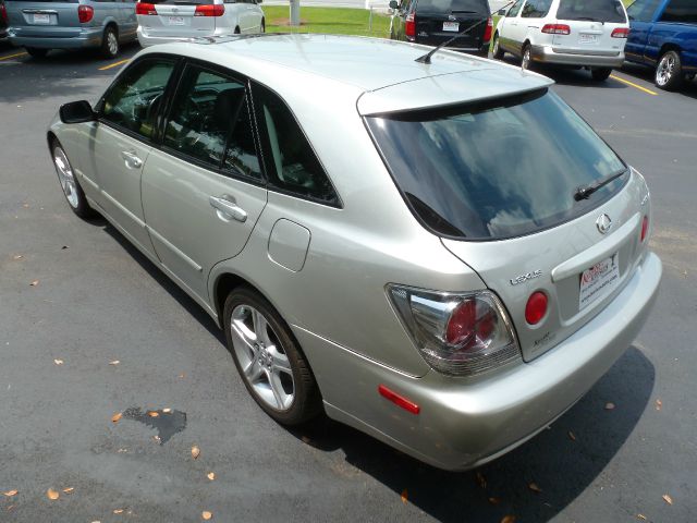 Lexus IS 300 2002 photo 2