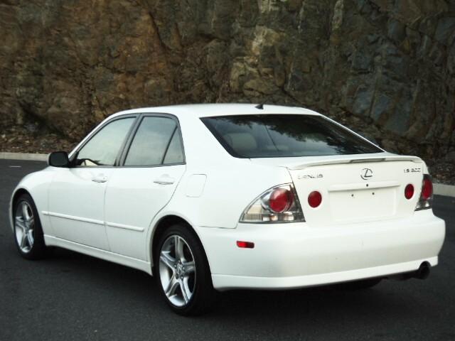 Lexus IS 300 2003 photo 3