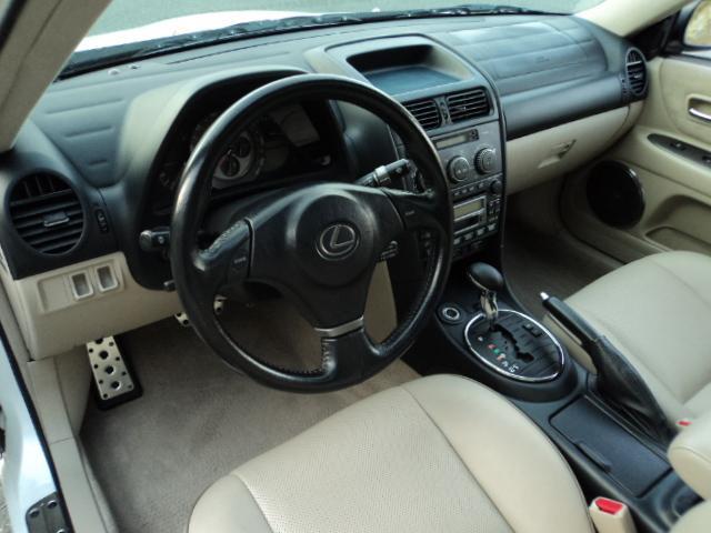 Lexus IS 300 2003 photo 2