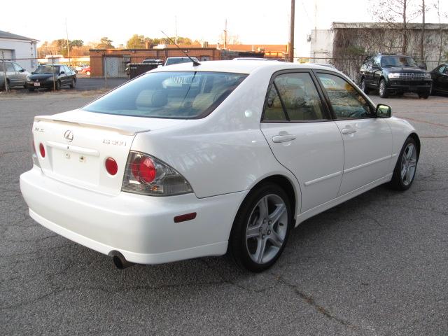 Lexus IS 300 2003 photo 1