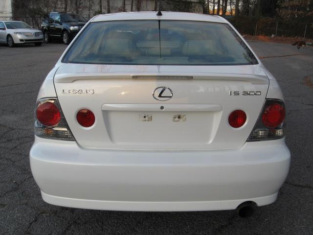 Lexus IS 300 2003 photo 2