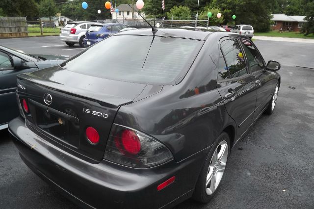 Lexus IS 300 2003 photo 1