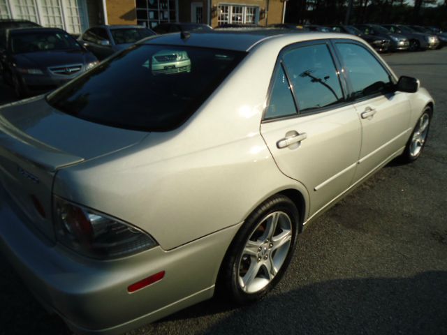 Lexus IS 300 2003 photo 1