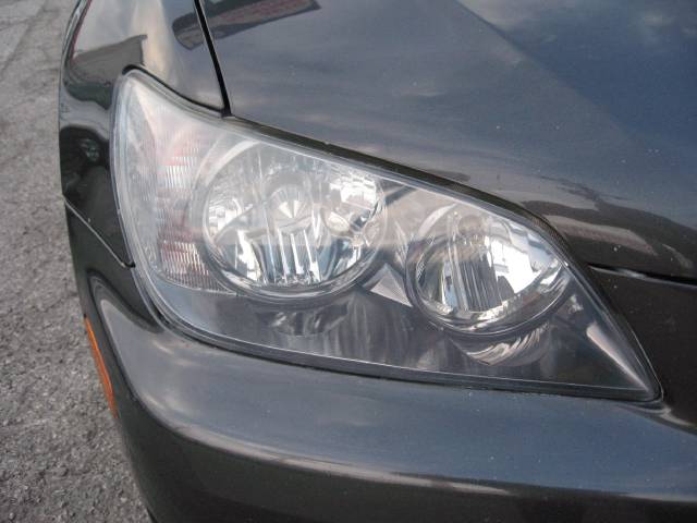 Lexus IS 300 2003 photo 2