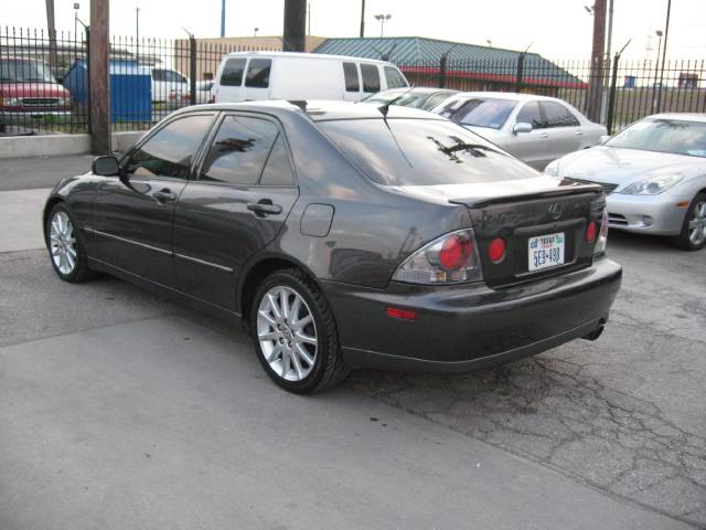 Lexus IS 300 2003 photo 1