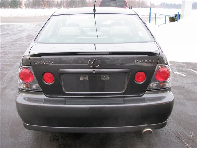 Lexus IS 300 2003 photo 2