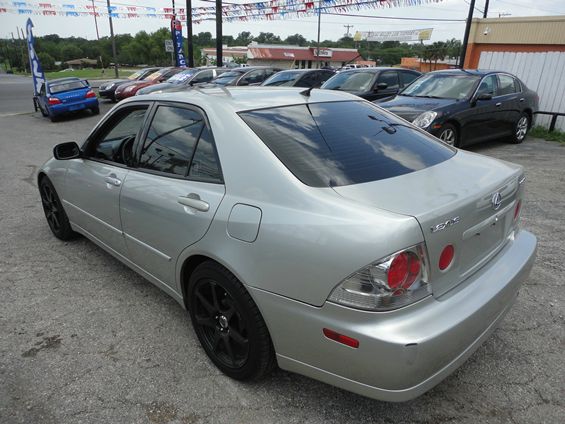 Lexus IS 300 2003 photo 3