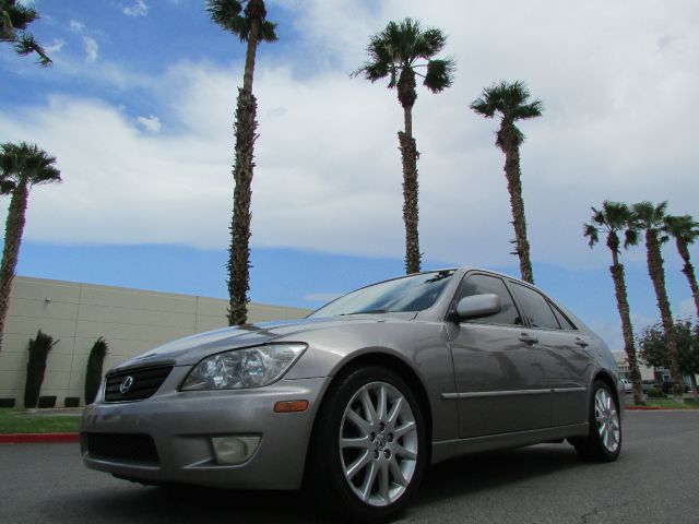 Lexus IS 300 2003 photo 2