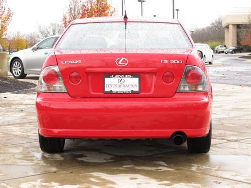 Lexus IS 300 2003 photo 2