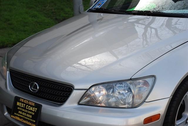 Lexus IS 300 2003 photo 1