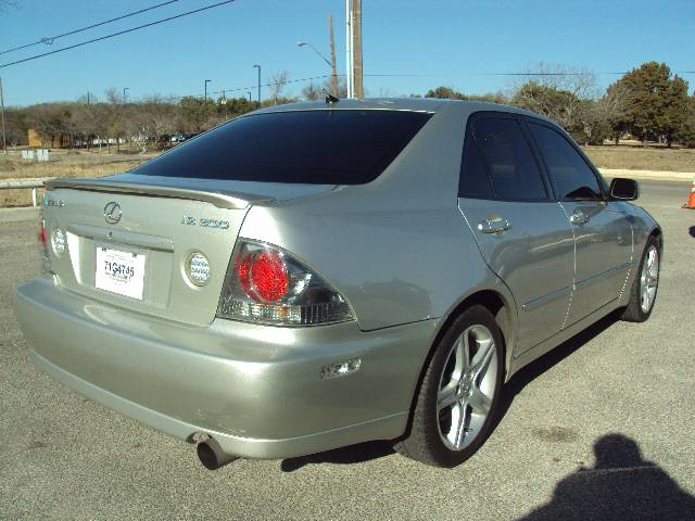 Lexus IS 300 2003 photo 3