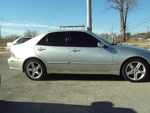 Lexus IS 300 2003 photo 2