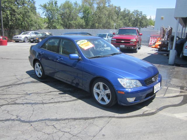 Lexus IS 300 323it Sedan