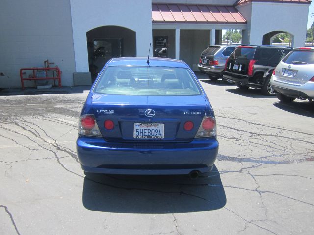 Lexus IS 300 2003 photo 3