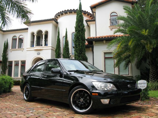 Lexus IS 300 2003 photo 2