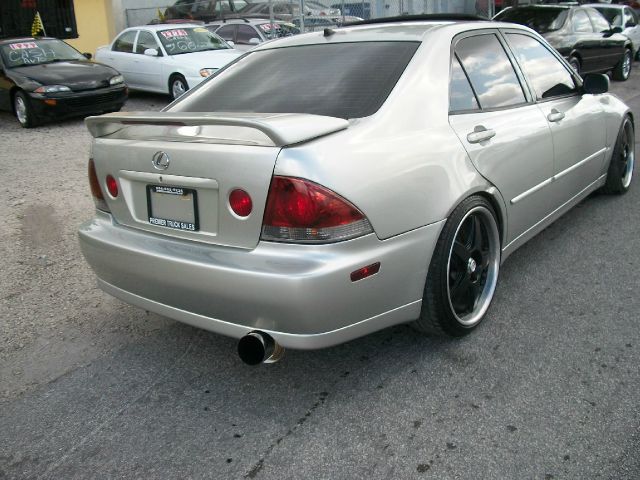 Lexus IS 300 2003 photo 17