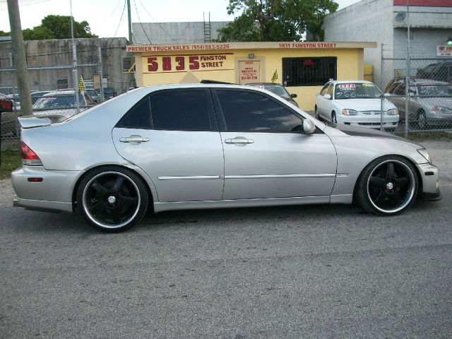 Lexus IS 300 2003 photo 4