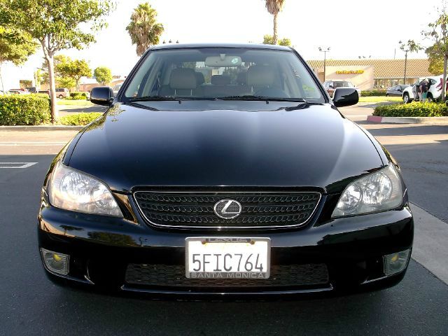 Lexus IS 300 2004 photo 3