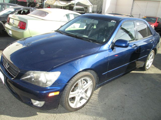 Lexus IS 300 323it Sedan