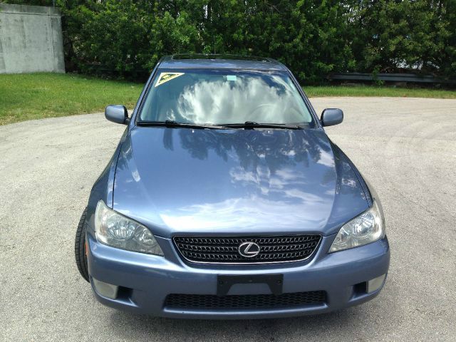 Lexus IS 300 2004 photo 4