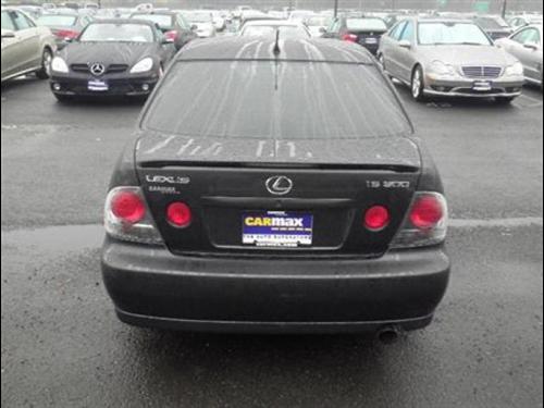 Lexus IS 300 2004 photo 3