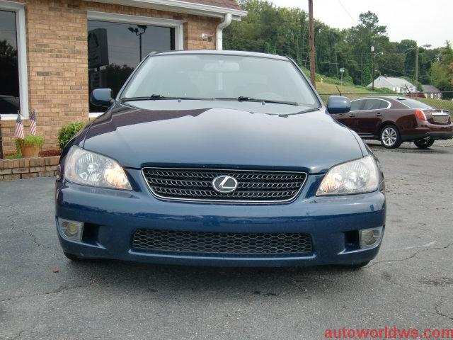 Lexus IS 300 2004 photo 1