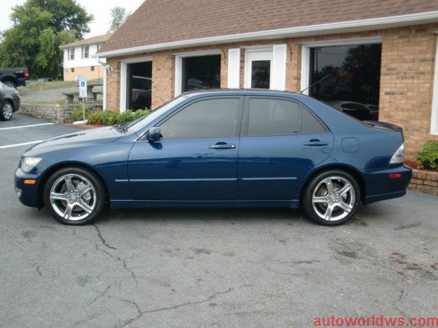 Lexus IS 300 2004 photo 4