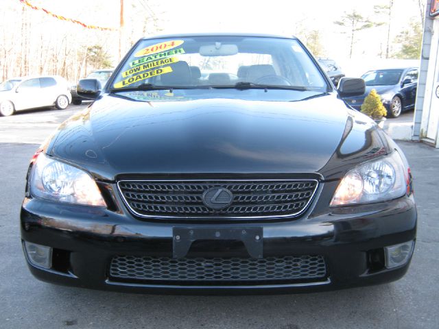 Lexus IS 300 2004 photo 3