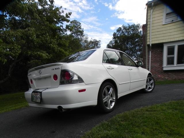 Lexus IS 300 2004 photo 2