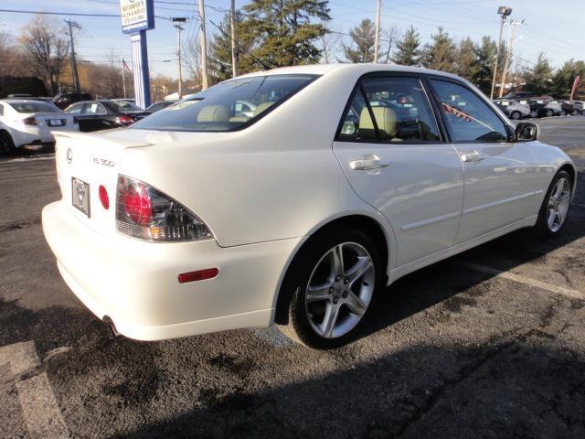 Lexus IS 300 2005 photo 3