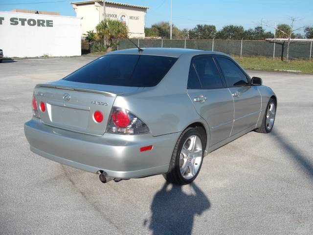 Lexus IS 300 2005 photo 3