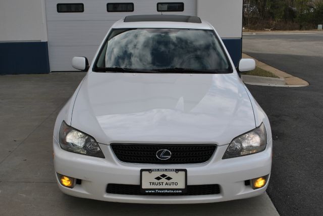 Lexus IS 300 2005 photo 1