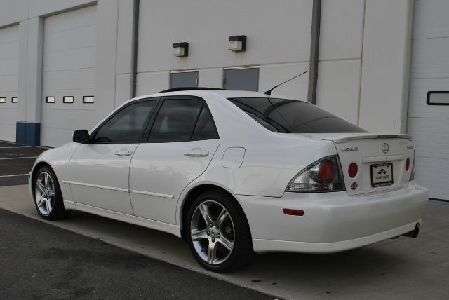 Lexus IS 300 2005 photo 3