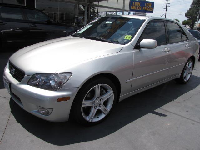 Lexus IS 300 2005 photo 2