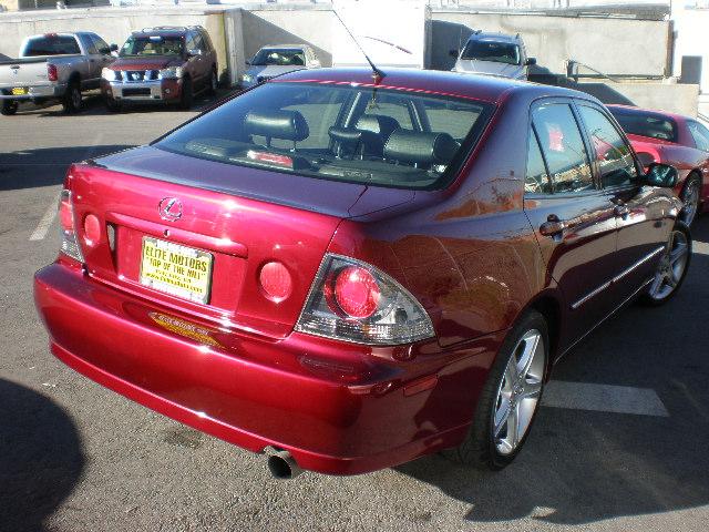 Lexus IS 300 2005 photo 2