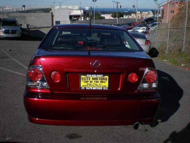 Lexus IS 300 2005 photo 3