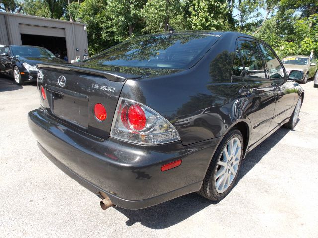 Lexus IS 300 2005 photo 17