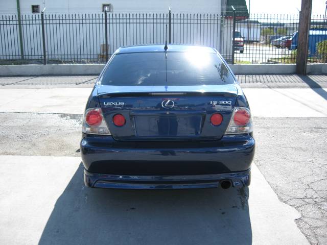 Lexus IS 300 2005 photo 1