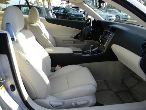 Lexus IS 350C 2010 photo 2