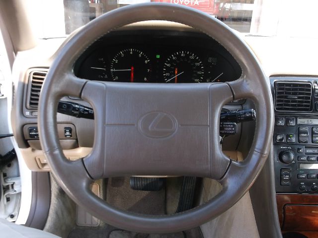 Lexus LS 400 1992 photo 16