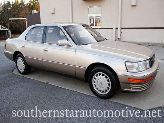 Lexus LS 400 Base Sedan