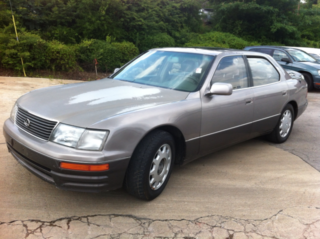 Lexus LS 400 1996 photo 2