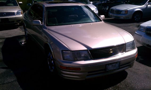 Lexus LS 400 1996 photo 2